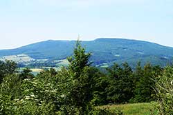 Blick vom Roßkopf zur Burg Hanstein