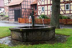 Dorfbrunnen in Holzhausen